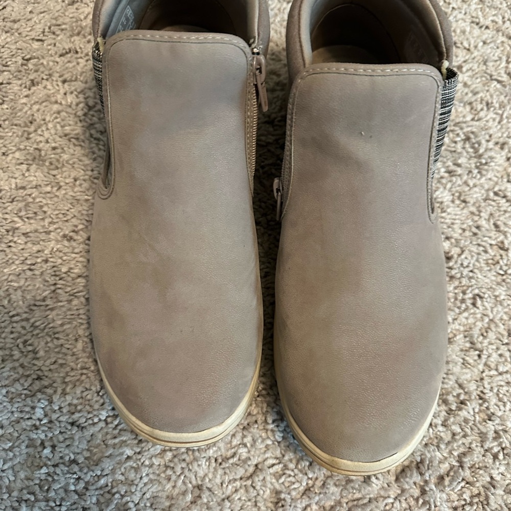 Clarks Women's Tan Slip-On Sneakers